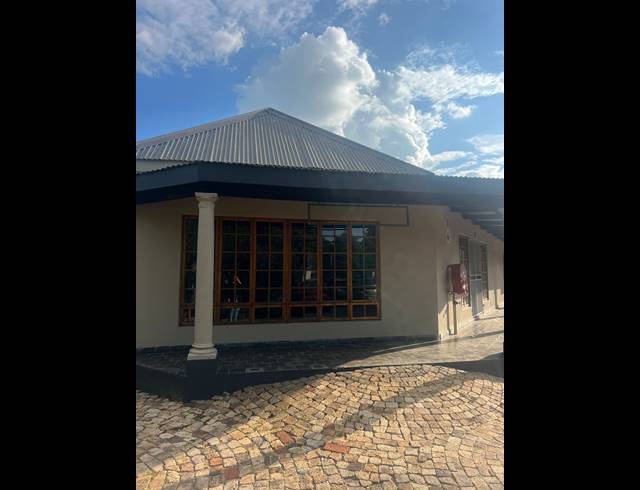 2,180M² BUSINESS CENTRE FOR SALE IN POTCHEFSTROOM CENTRAL
